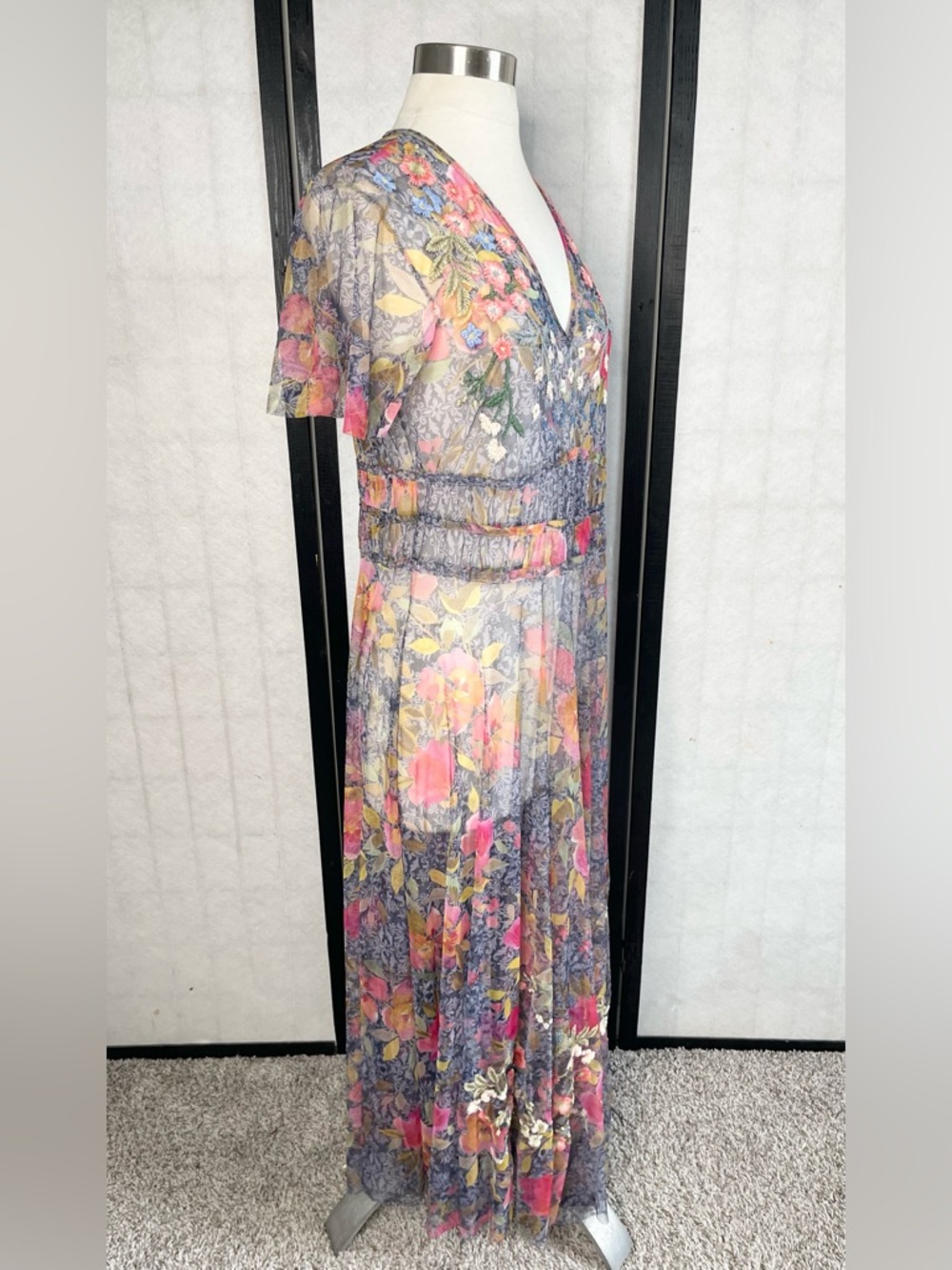 Johnny was Floral V-Neck Sheer Maxi Dress. Size: XS - Picture 2 of 7